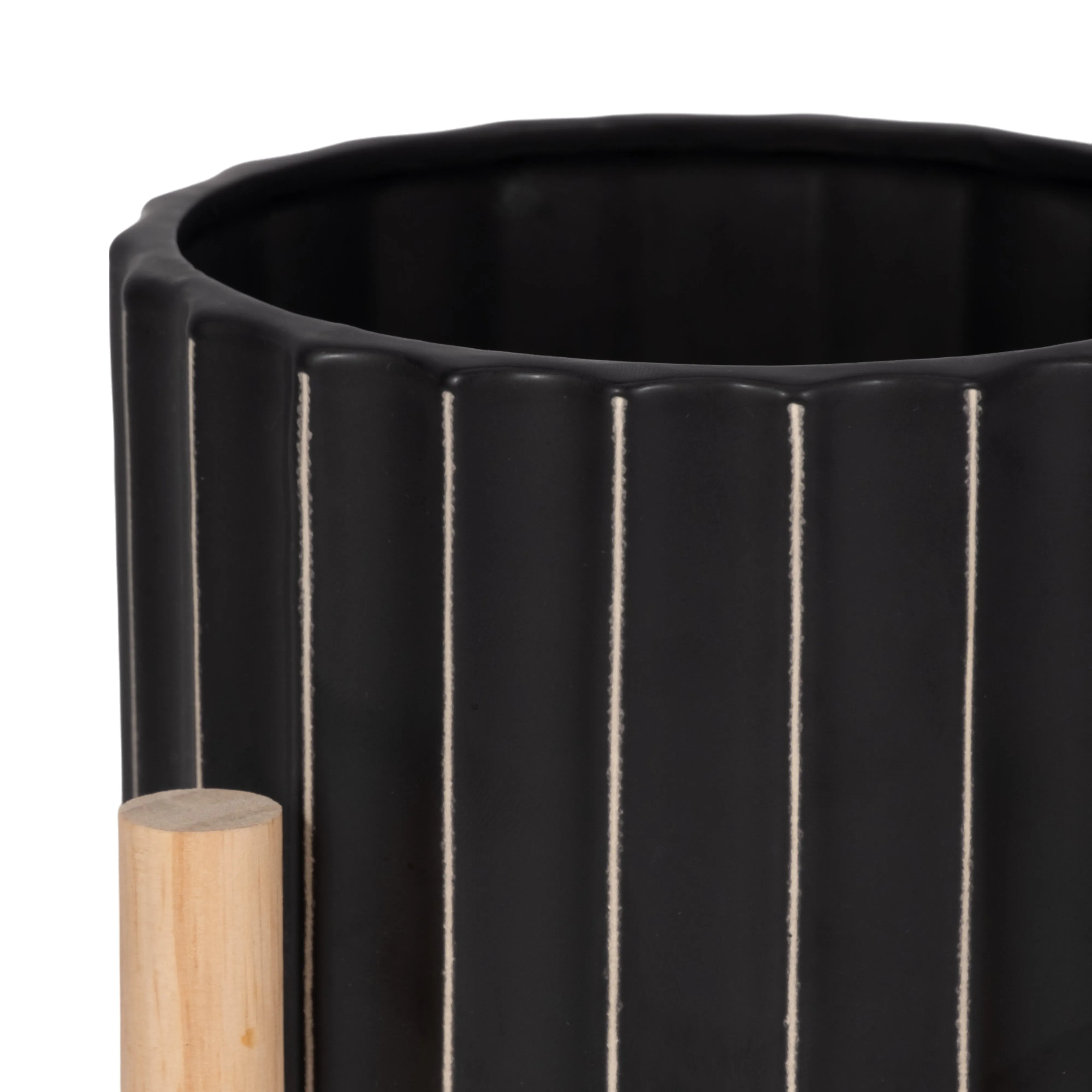 6" CERAMIC FLUTED PLANTER W/ WOOD STAND, BLACK