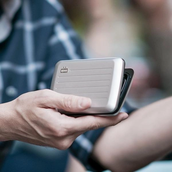 Stockholm V2 Card Case Wallet MustHave Gift Ideas Steal Todays Offer