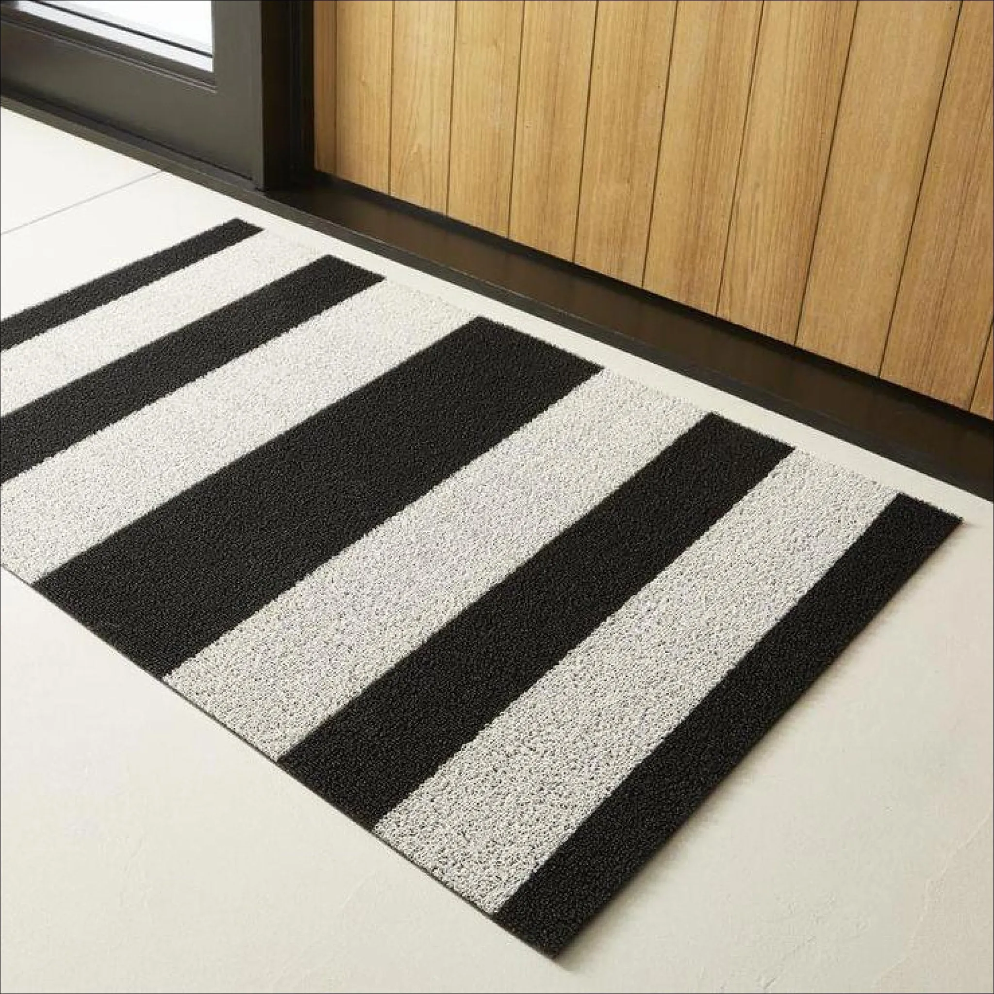 CHILEWICH Shag In Out Utility Door Mat, Bold Stripe Black/White, 61x91cm