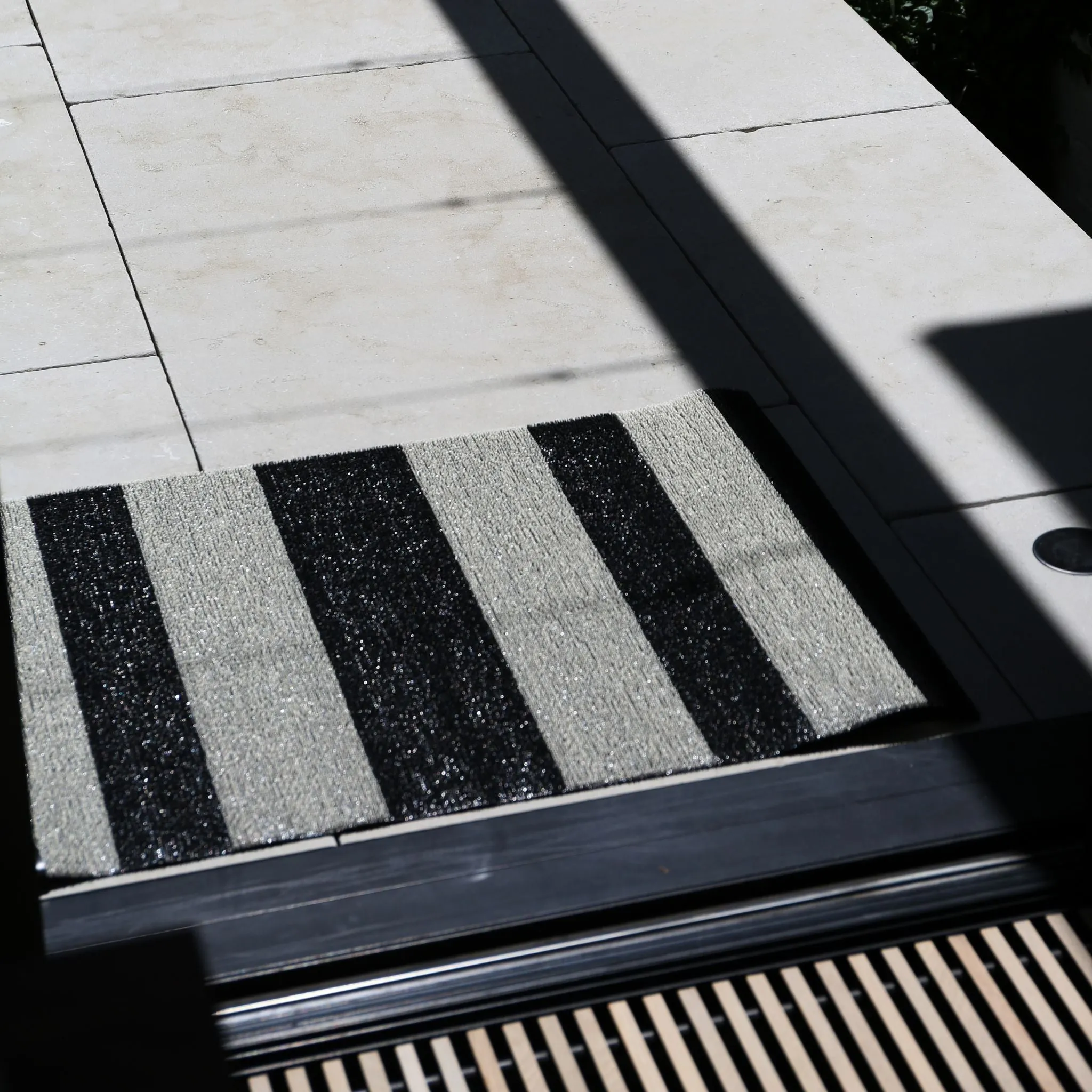 CHILEWICH Shag In Out Utility Door Mat, Bold Stripe Black/White, 61x91cm