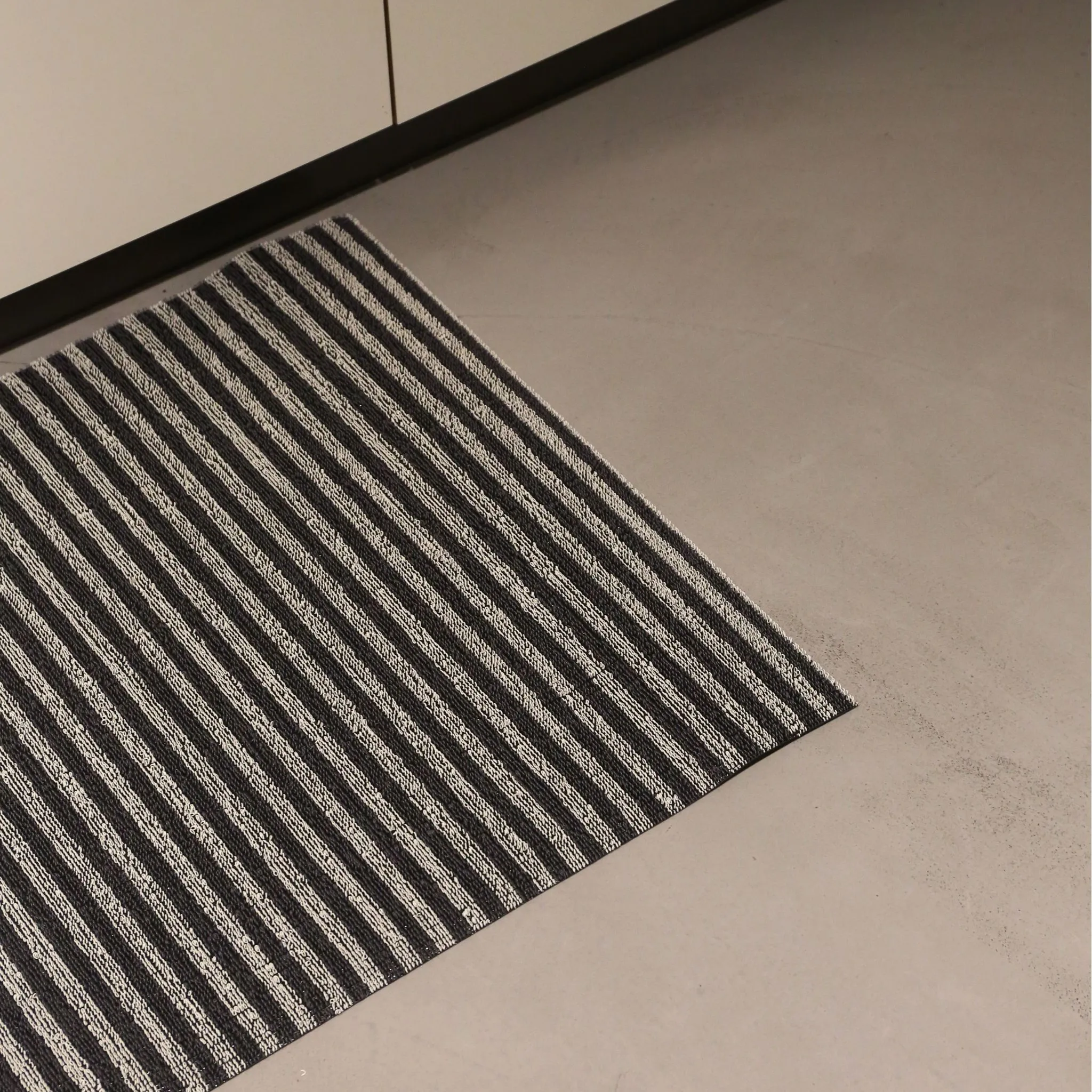 CHILEWICH Utility Door Mat, Shag In Out Mat, Breton Stripe/Gravel, 61x91cm