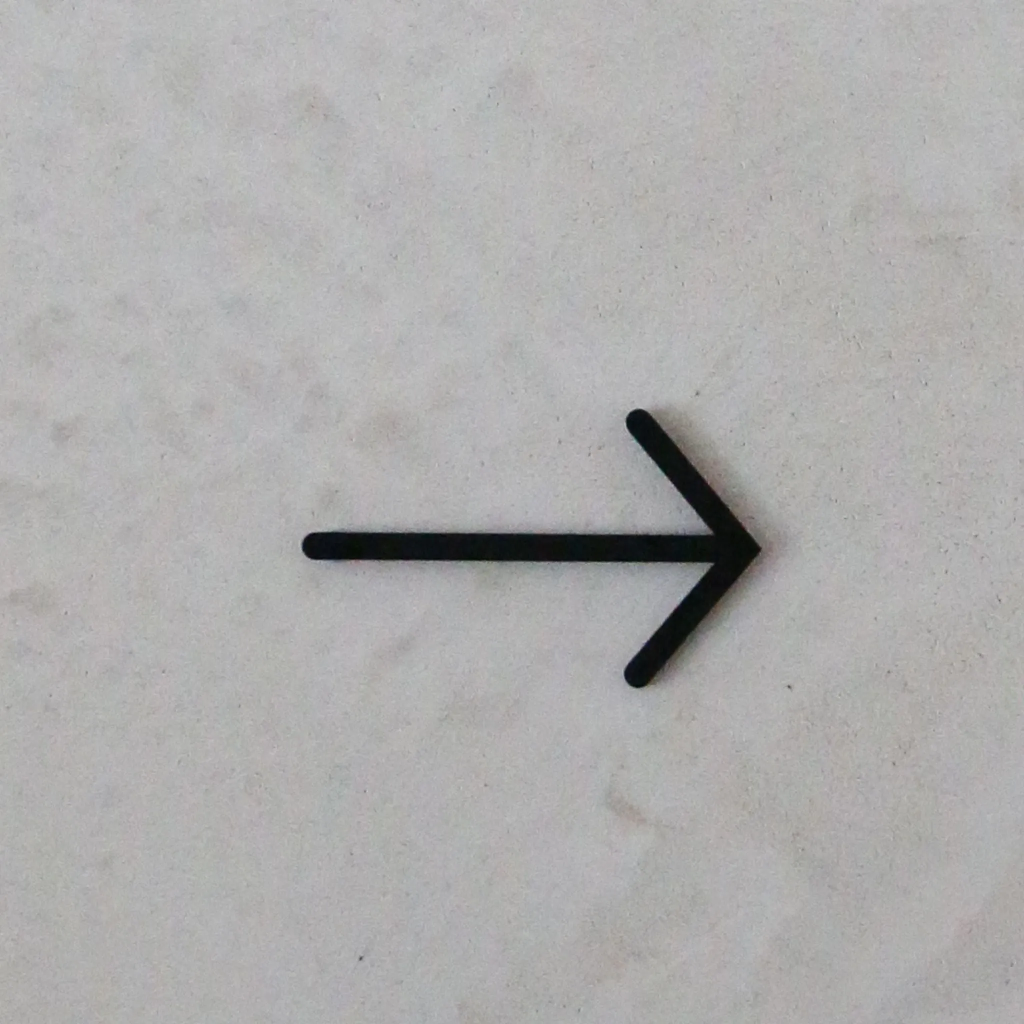 DESIGNSTUFF Signage, Arrow, Black
