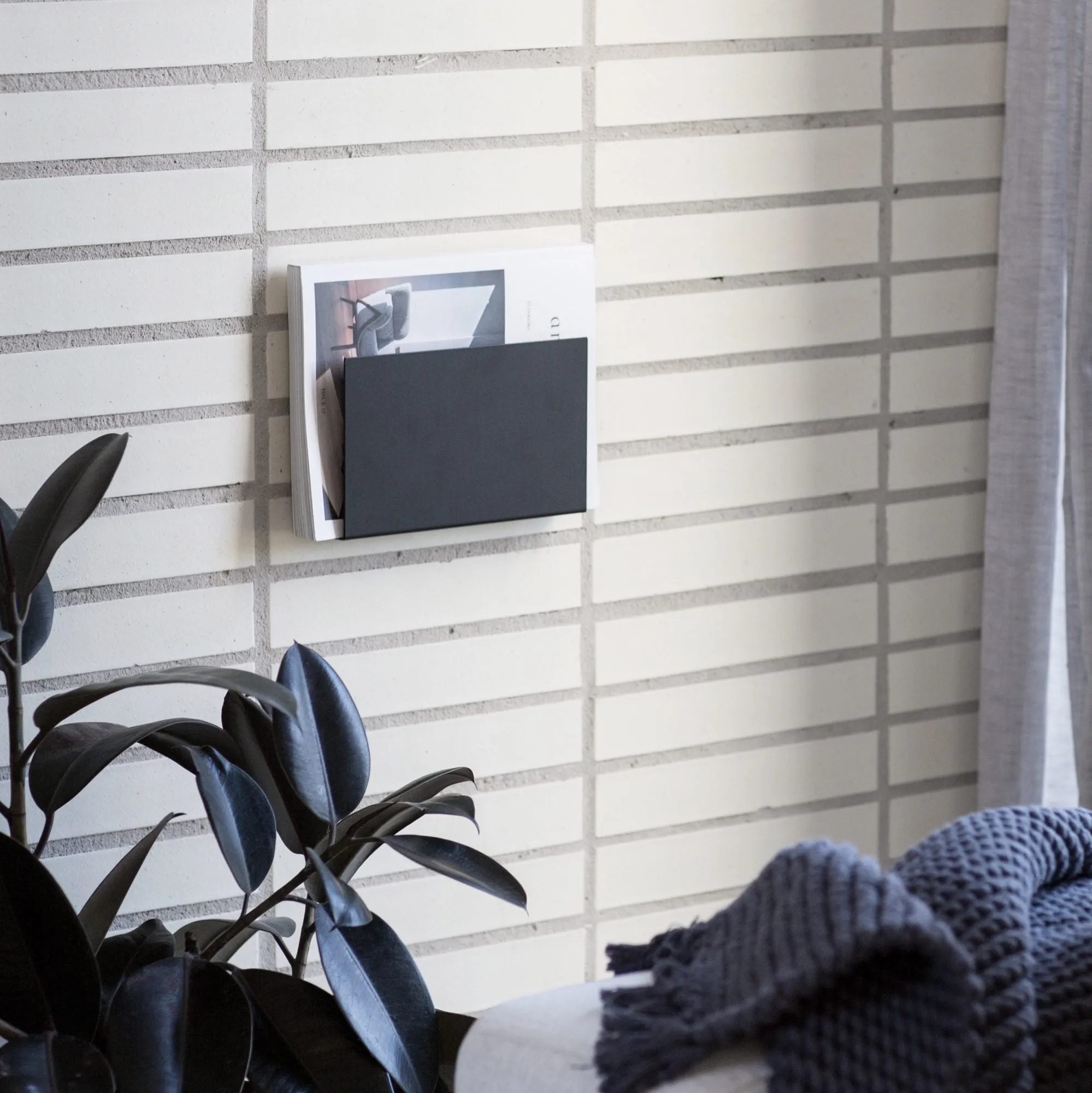 DESIGNSTUFF Wall Mounted Magazine Holder, Black