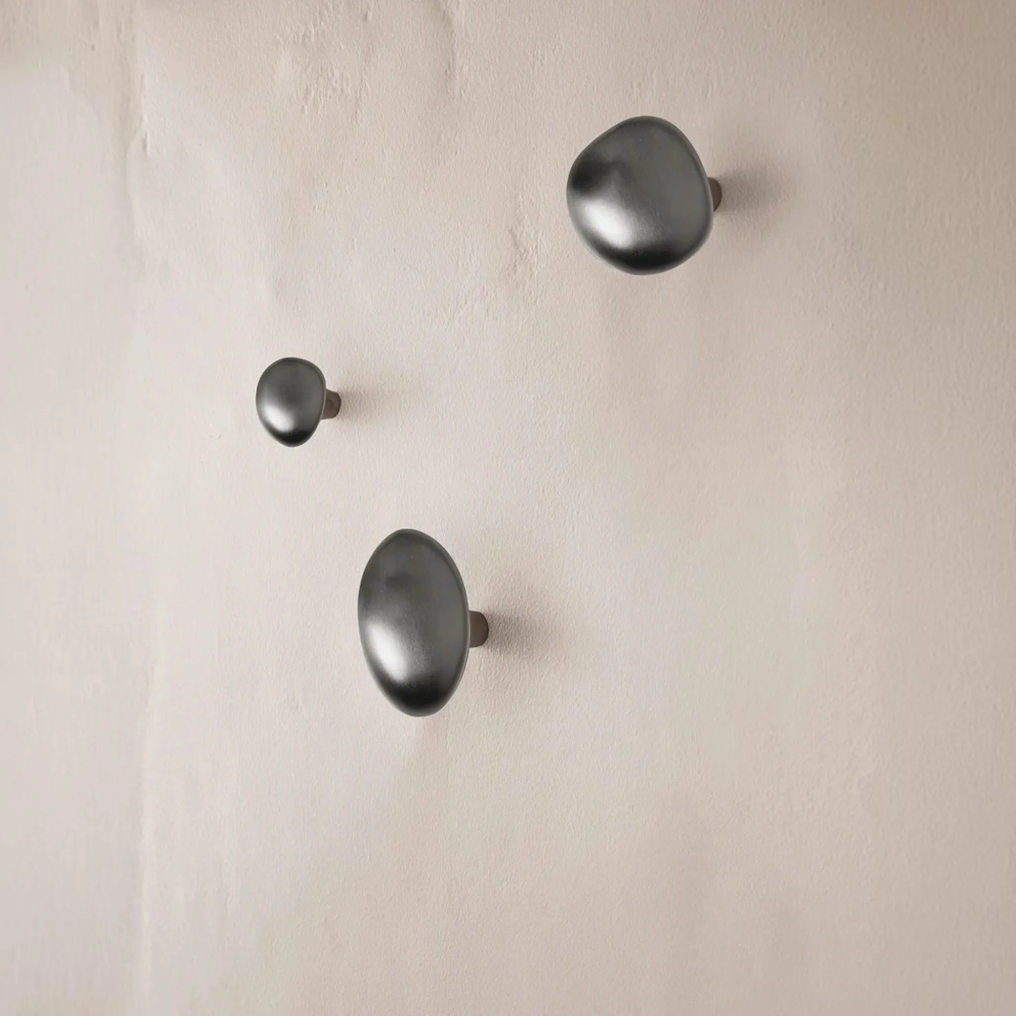 FERM LIVING Chanterelle Hook, Black Brass