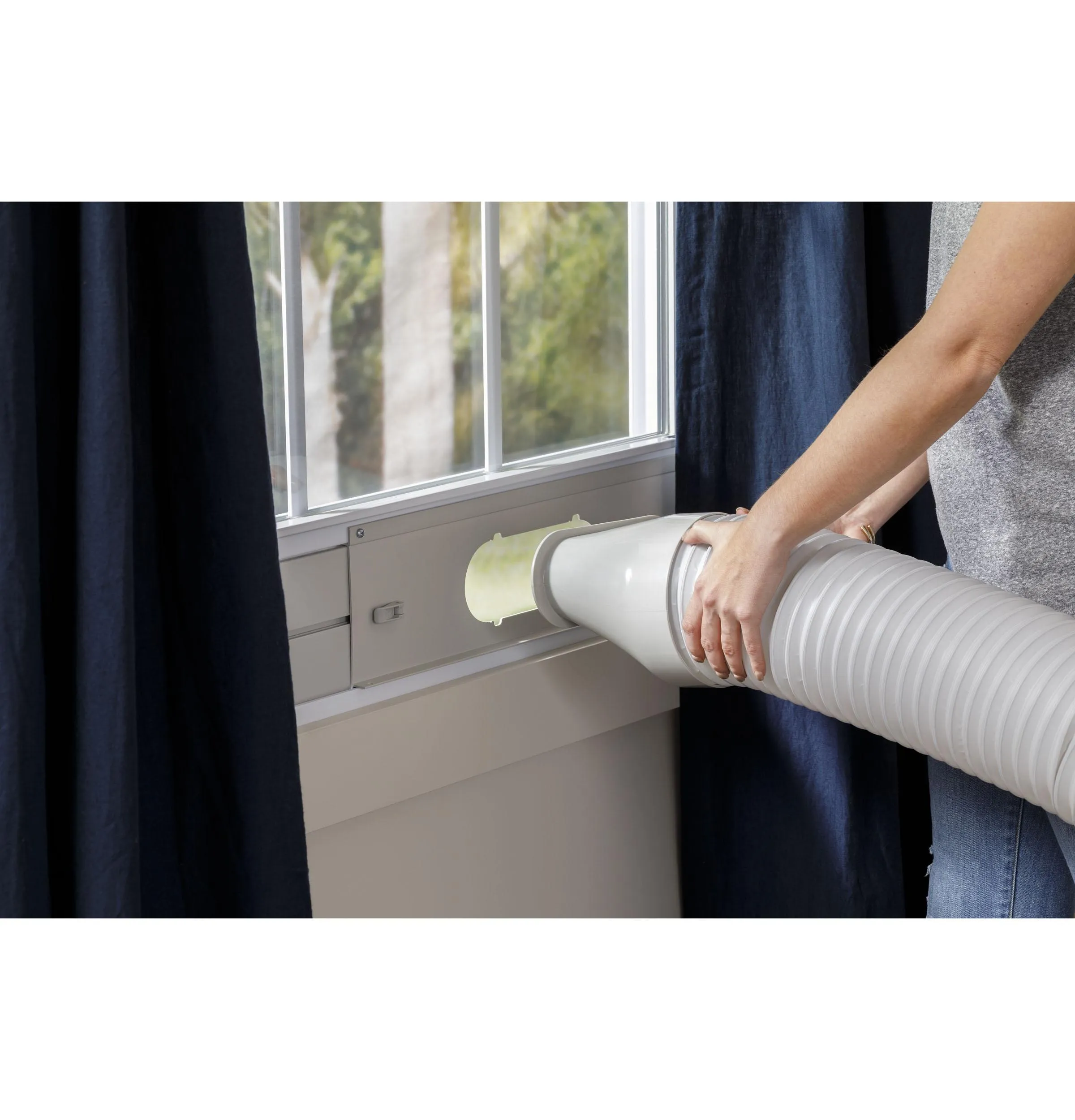 Ge Appliances APCA11YBMW Ge? 11,000 Btu Portable Air Conditioner For Medium Rooms Up To 450 Sq Ft. (7,800 Btu Sacc)