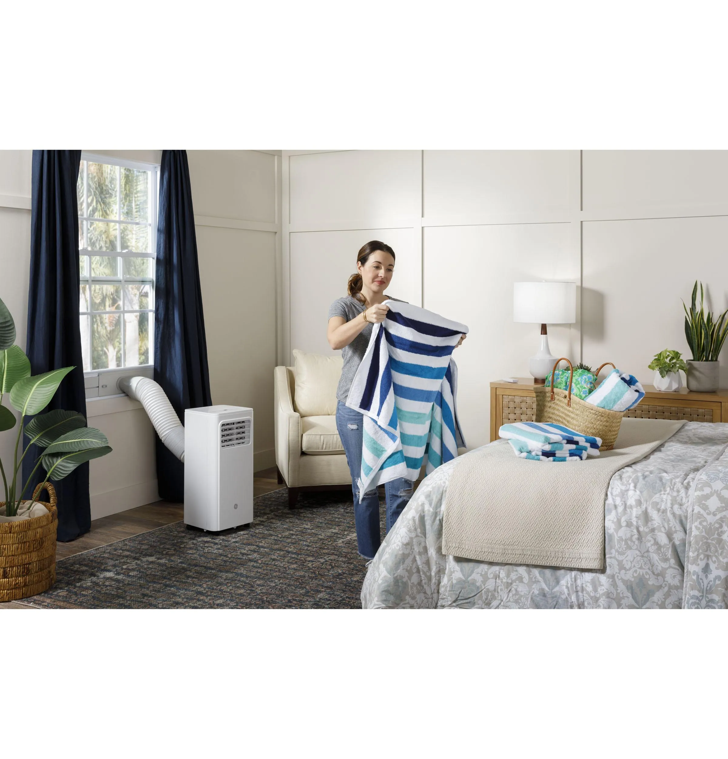 Ge Appliances APFA10YBMW Ge? 9,000 Btu Portable Air Conditioner For Small Rooms Up To 250 Sq Ft. (6,250 Btu Sacc)