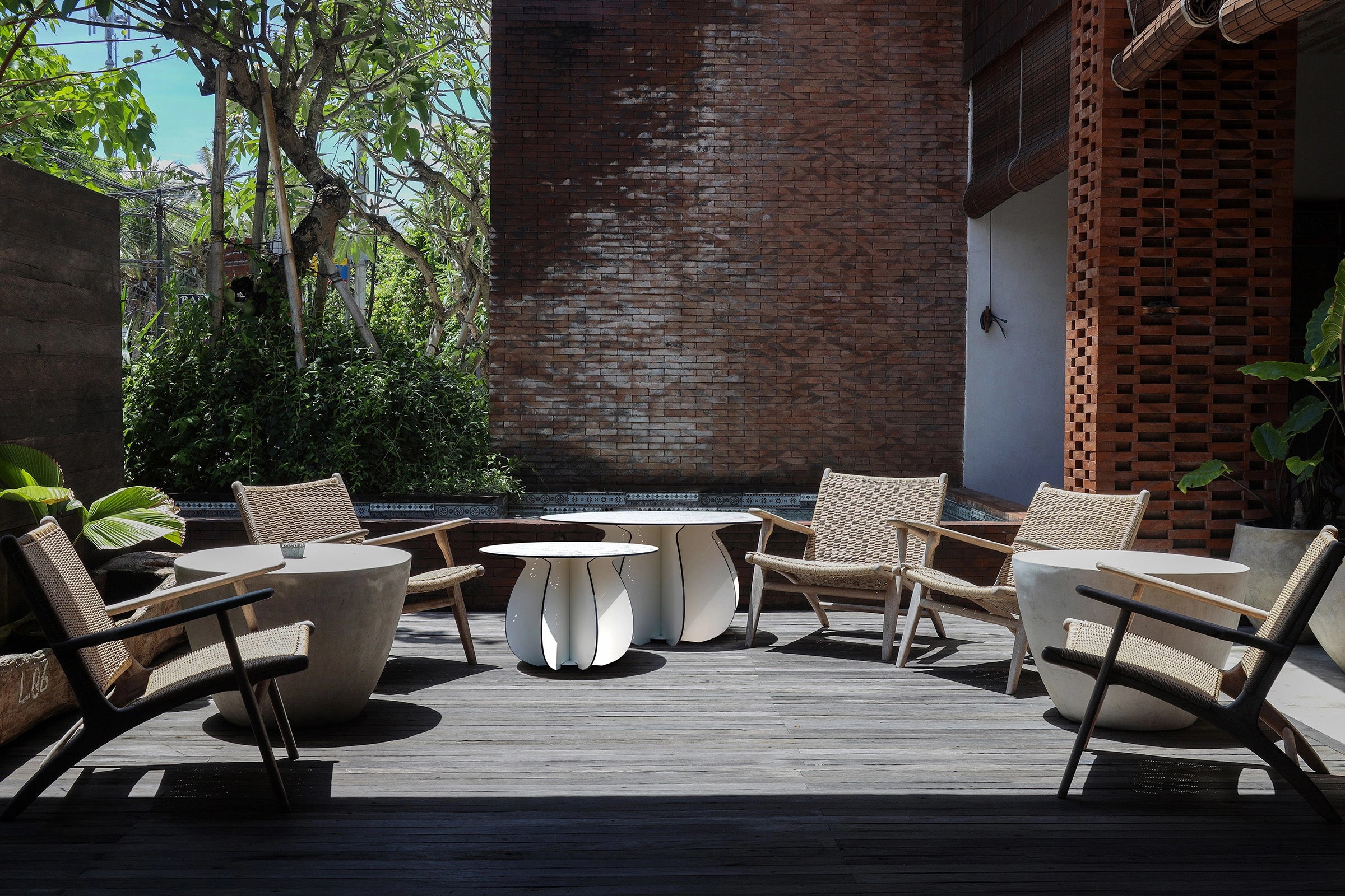Home Ibride Parodia Magnifica Indoor/Outdoor Table 55 - Small