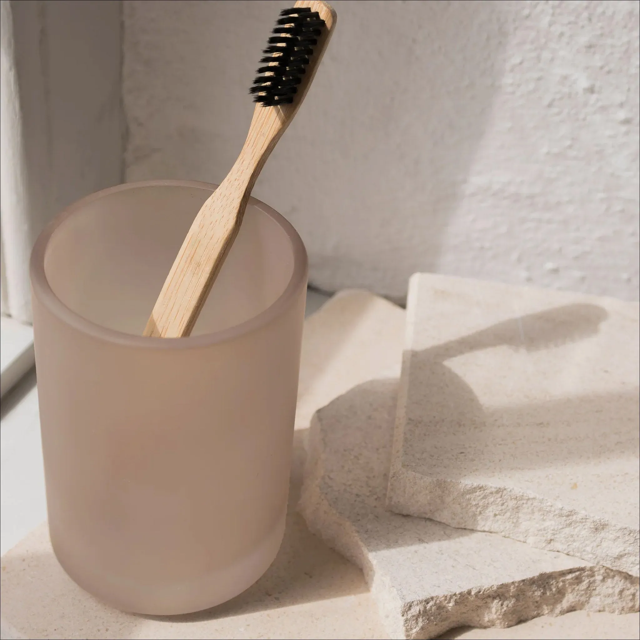 METTE DITMER Modest Toothbrush Holder/Tumbler, H10 cm, Kit