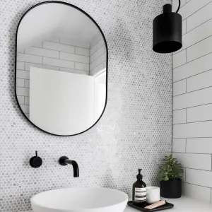 MIDDLE OF NOWHERE Bjorn Oval Mirror, Black, 5075cm