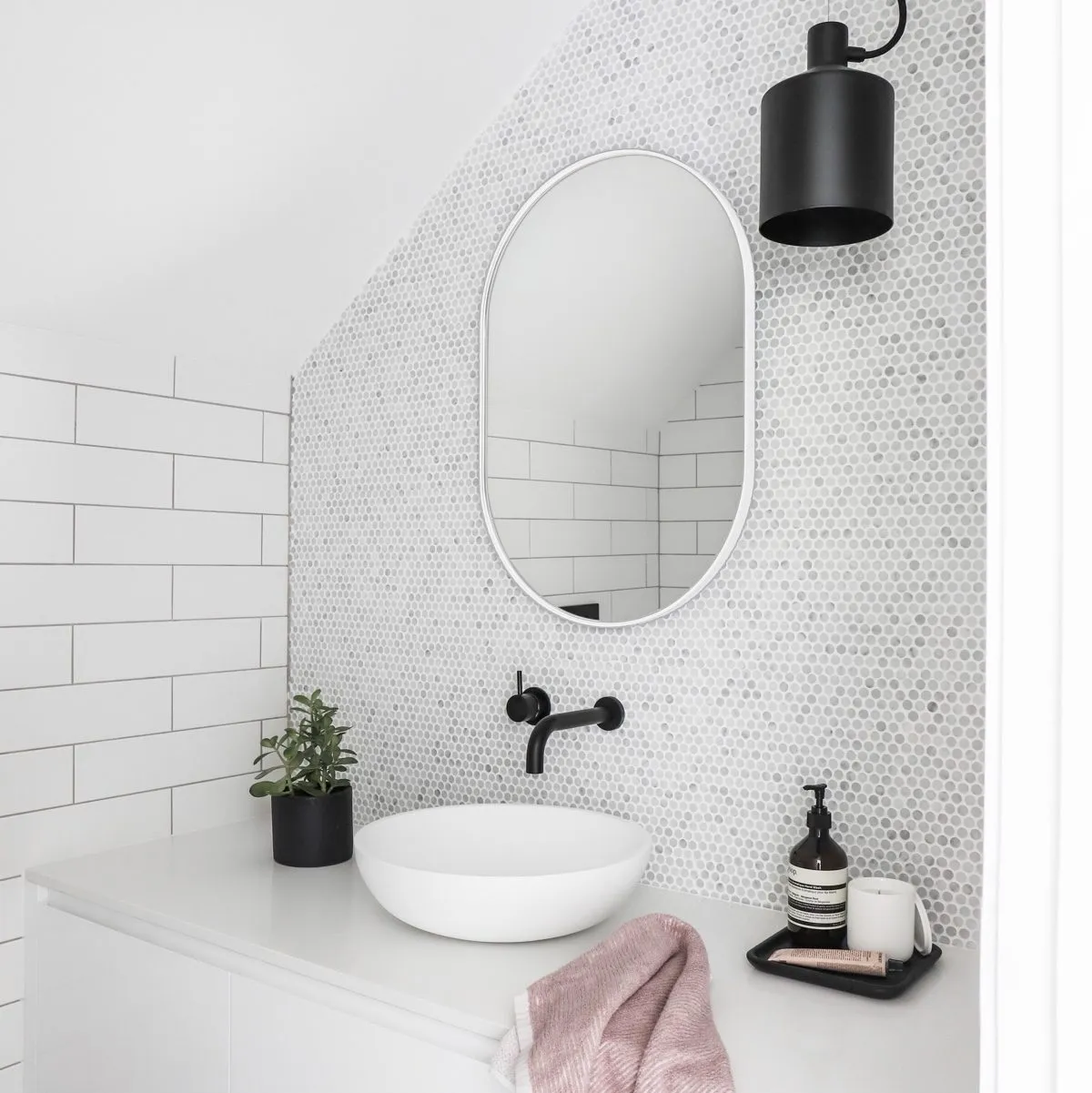 MIDDLE OF NOWHERE Bjorn Oval Mirror, White, 50x75cm