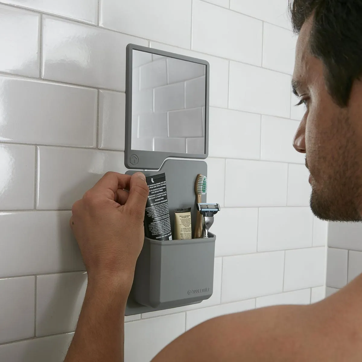 TOOLETRIES The Oliver Shower Mirror