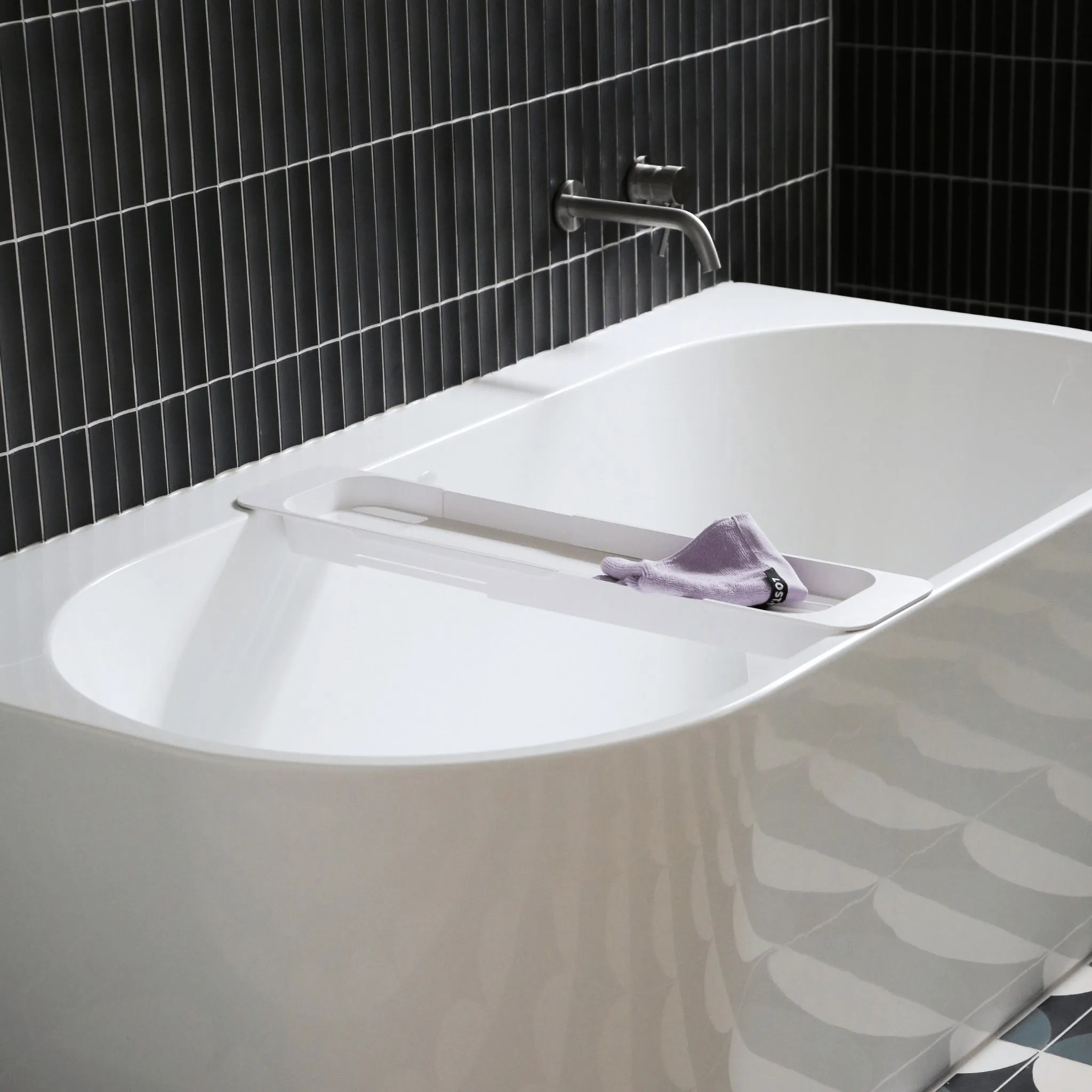 YAMAZAKI Tower Extendable Bath Tray, White